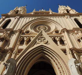外观哥特式教会体系结构大教堂...